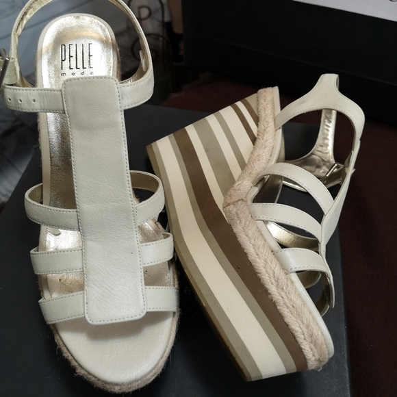 High wedges shoes. - Picture 2 of 6
